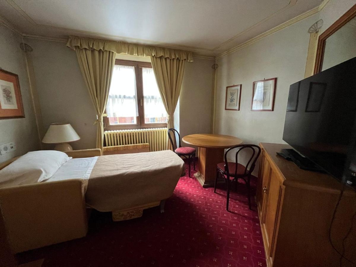 Hotel Posta R.T.A. Мадонна-ді-Кампільйо Екстер'єр фото