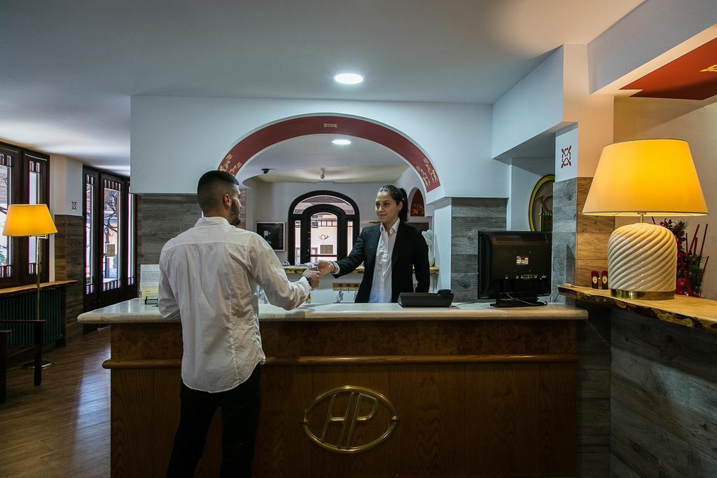 Hotel Posta R.T.A. Мадонна-ді-Кампільйо Екстер'єр фото