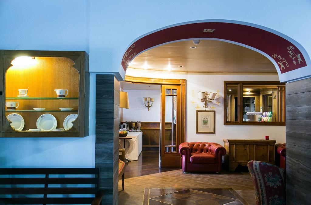 Hotel Posta R.T.A. Мадонна-ді-Кампільйо Екстер'єр фото