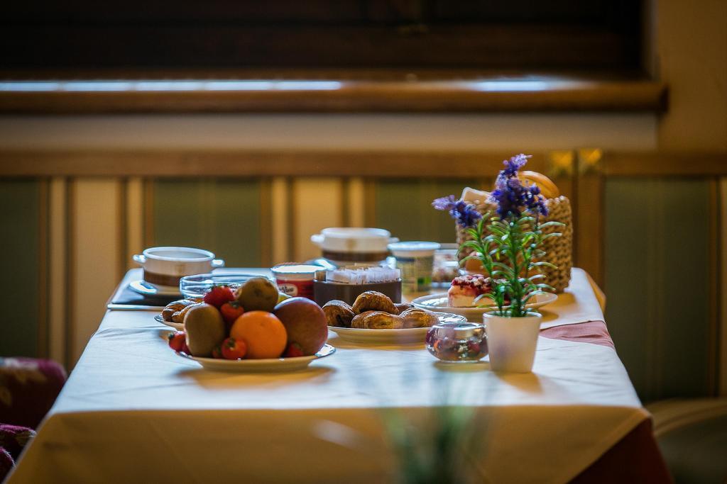 Hotel Posta R.T.A. Мадонна-ді-Кампільйо Екстер'єр фото