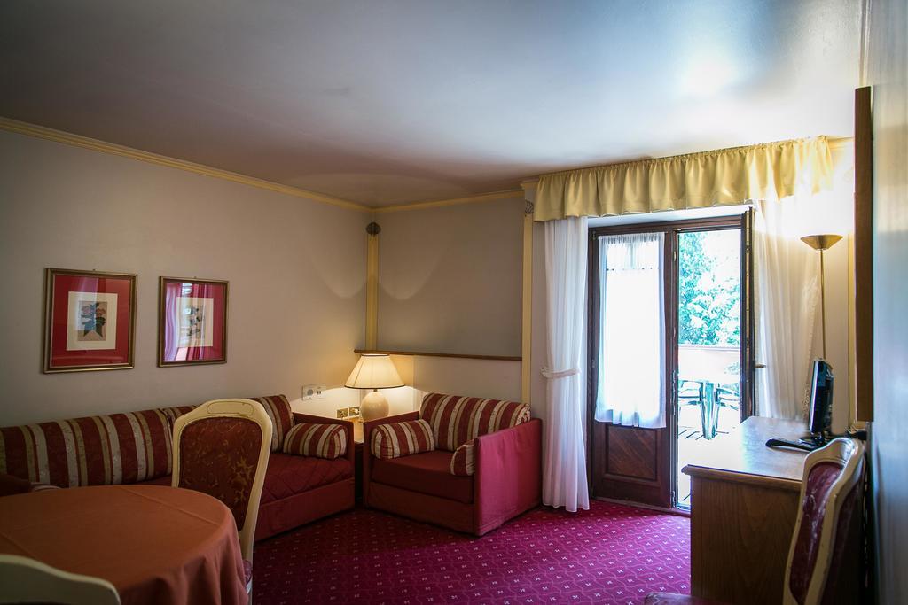 Hotel Posta R.T.A. Мадонна-ді-Кампільйо Екстер'єр фото