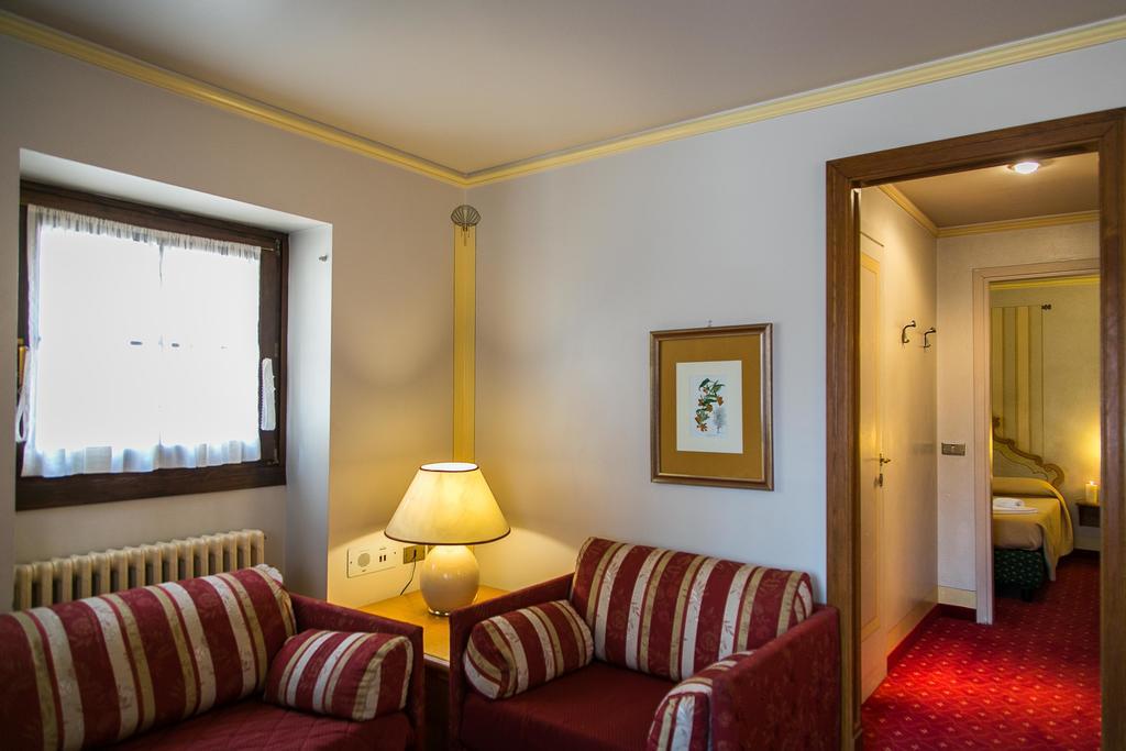 Hotel Posta R.T.A. Мадонна-ді-Кампільйо Екстер'єр фото