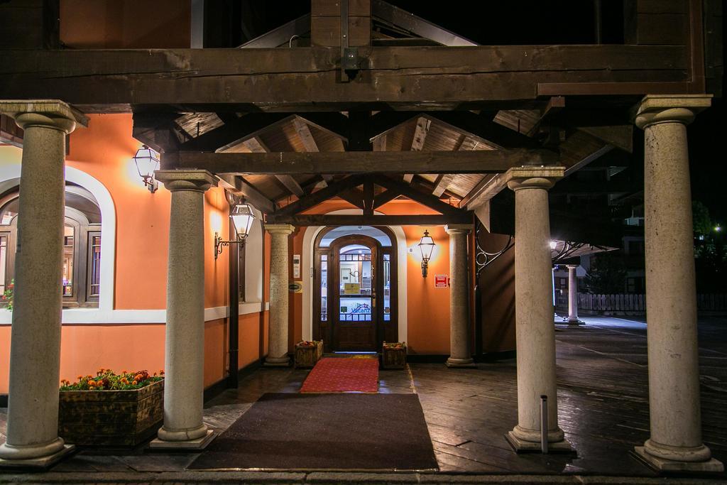 Hotel Posta R.T.A. Мадонна-ді-Кампільйо Екстер'єр фото